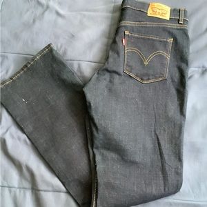 Women’s Levi’s dark blue Jeans